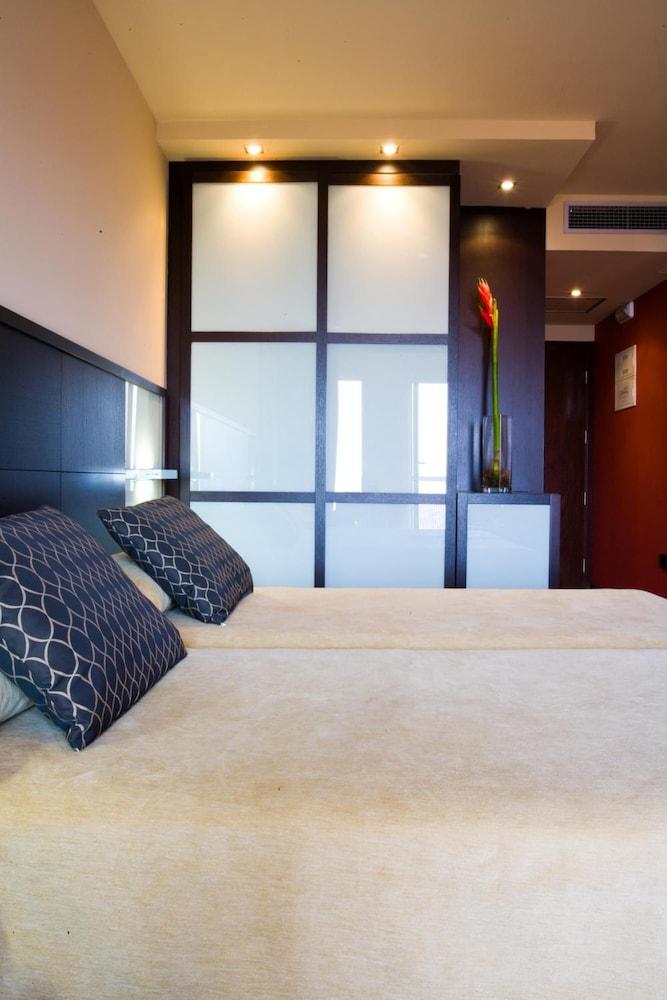 Royal Nayef Hotel Portonovo Buitenkant foto