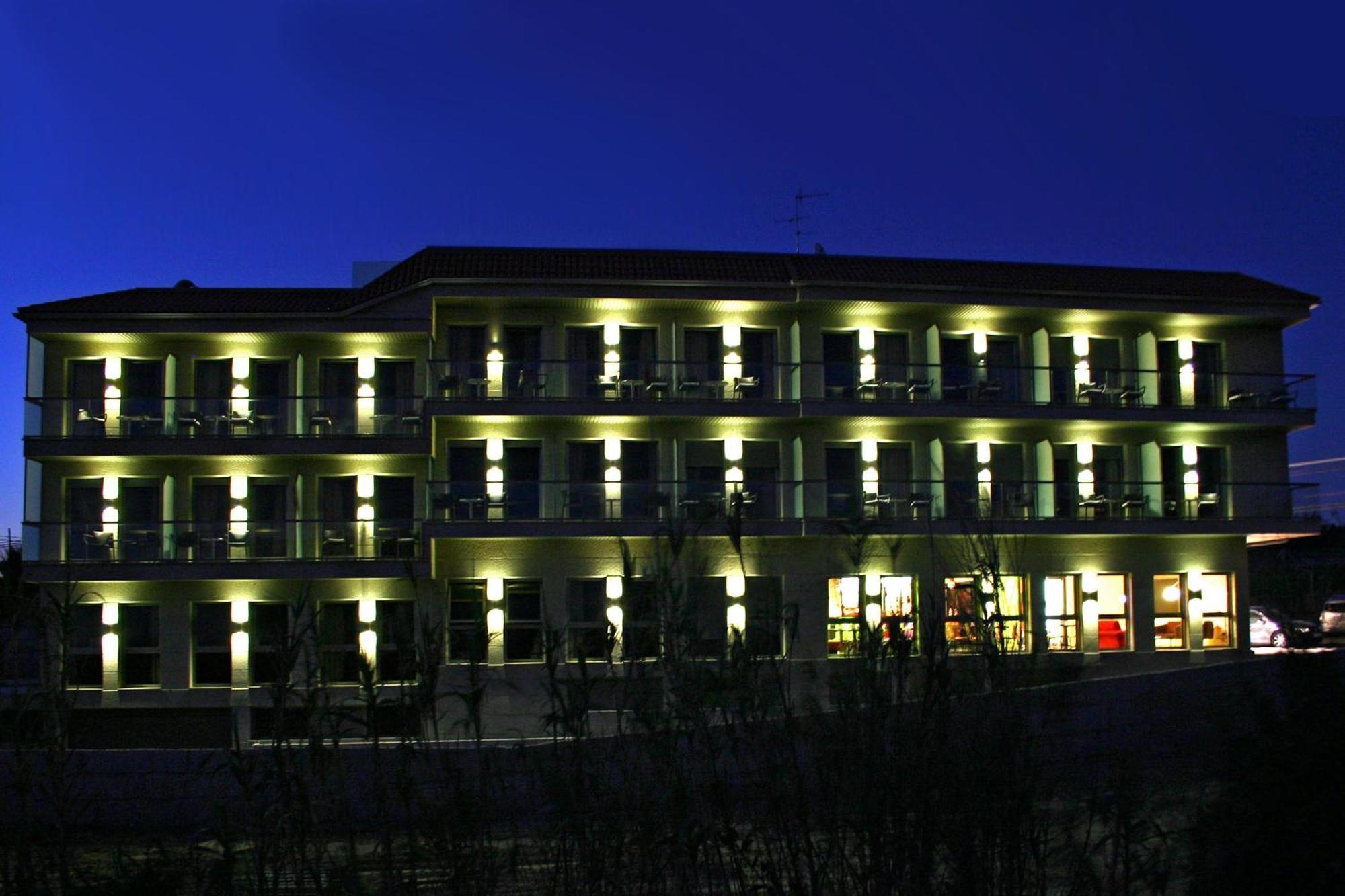 Royal Nayef Hotel Portonovo Buitenkant foto