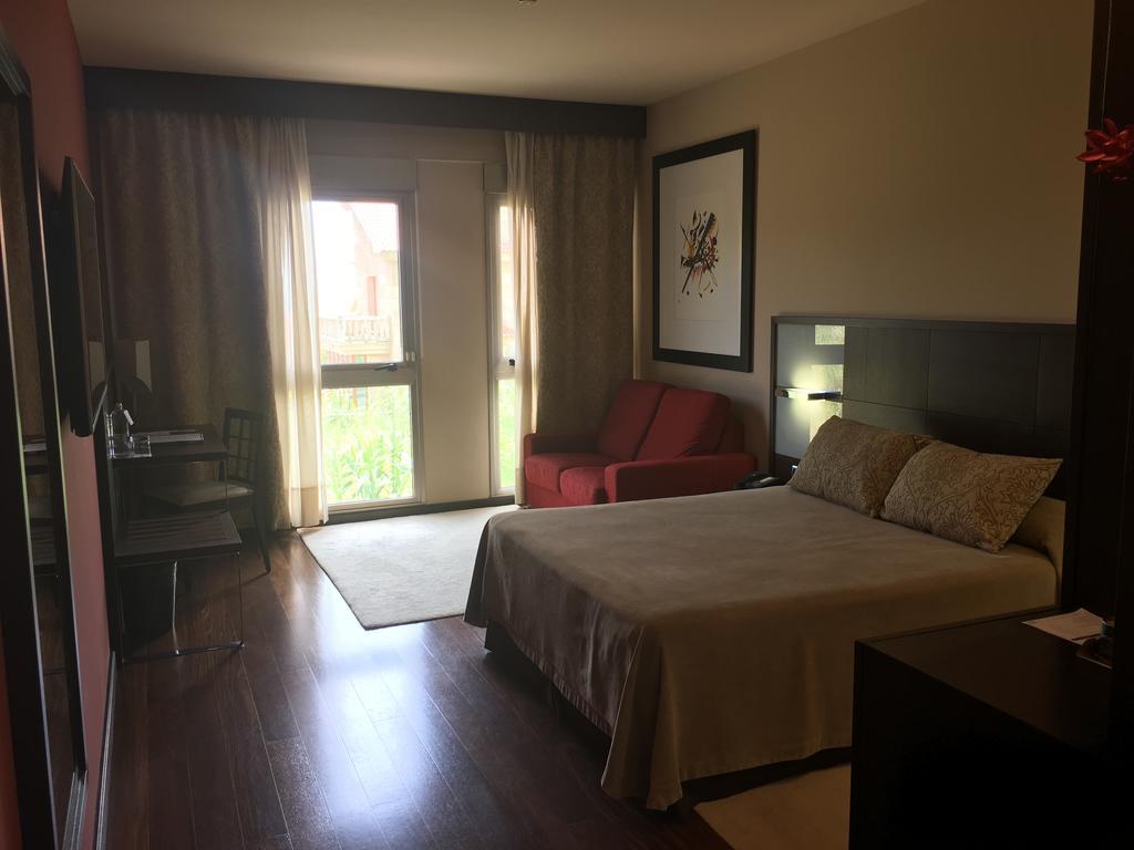 Royal Nayef Hotel Portonovo Buitenkant foto